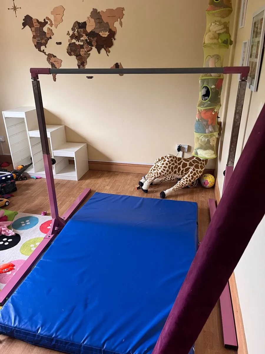 Gymnastics bar, Mat & Balance beam - Image 2