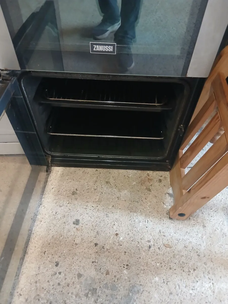 Cooker and freezer - Image 2
