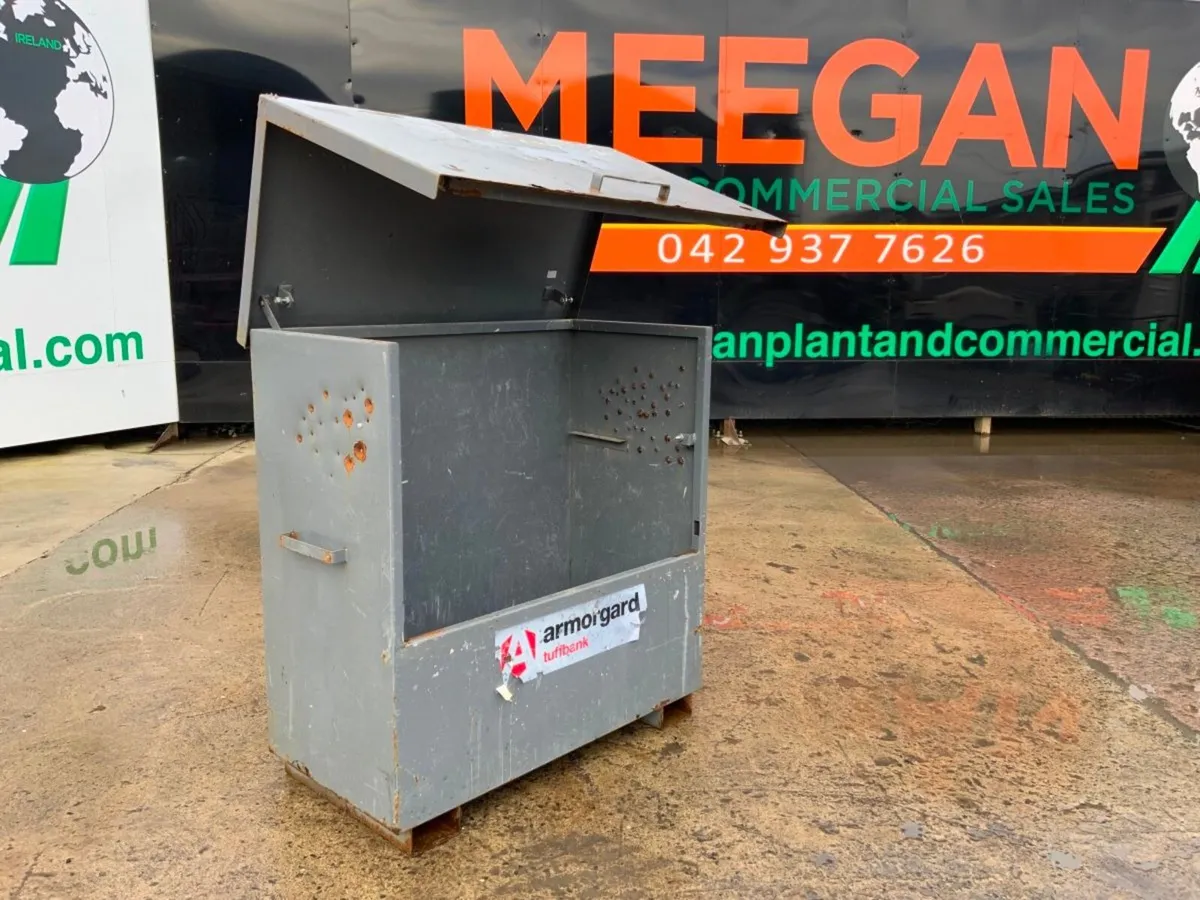ARMOGUARD TOOL STORAGE CHEST....    1364t. - Image 1