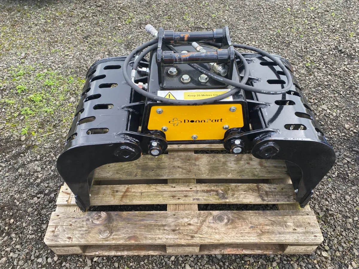 Titus Sorting Grab for 2.5 - 3.5 Ton Excavator - Image 3