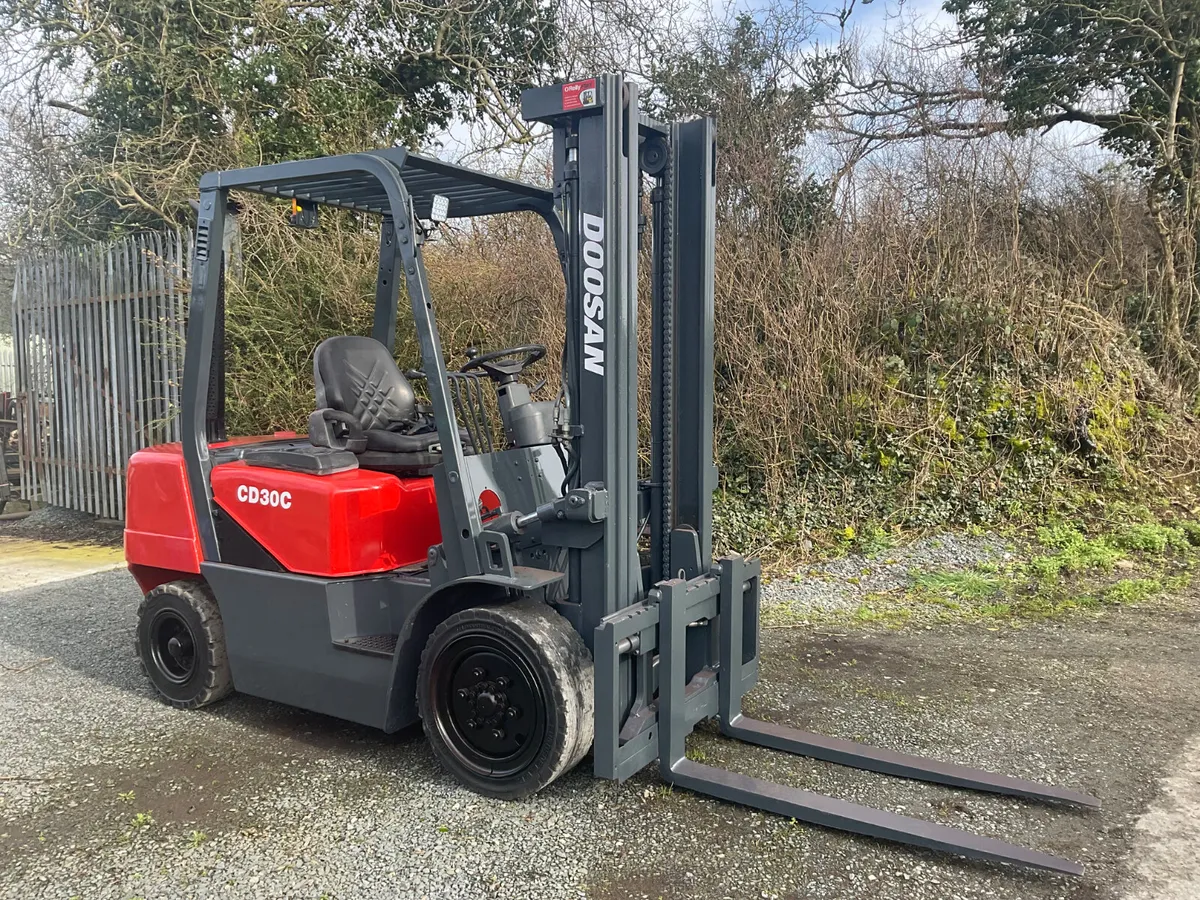 FORKLIFT - Image 2
