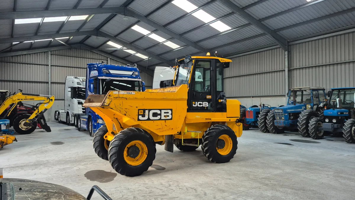 JCB 9t Dumper - Image 1