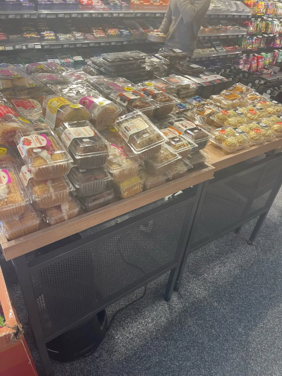 Cake display tables - Image 1