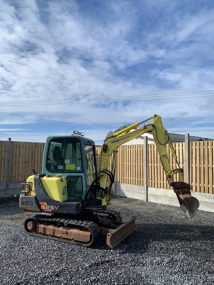 yanmar 2.7 ton digger - Image 1
