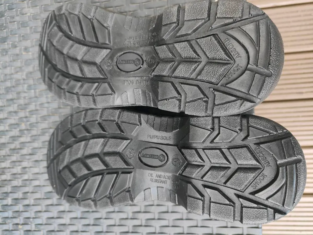 Safety shoes size 9 - Image 4