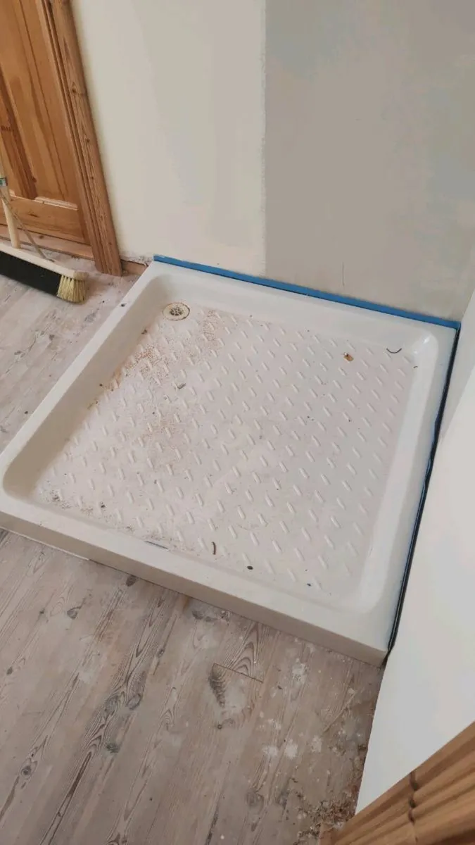 Radiators, plumbing, and corner bath,showers etc - Image 4