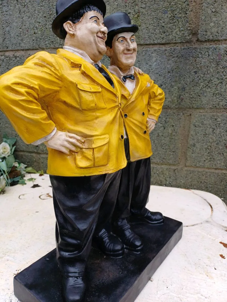 Vintage Laurel & Hardy Sculpture - Image 4
