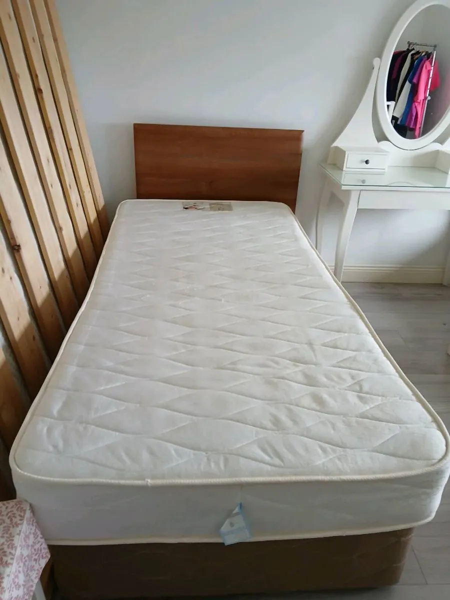 2 single beds - Image 1
