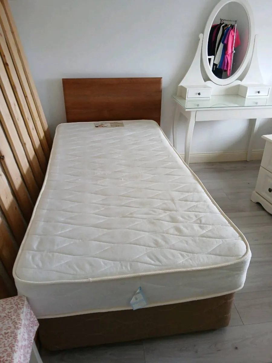 2 single beds - Image 2