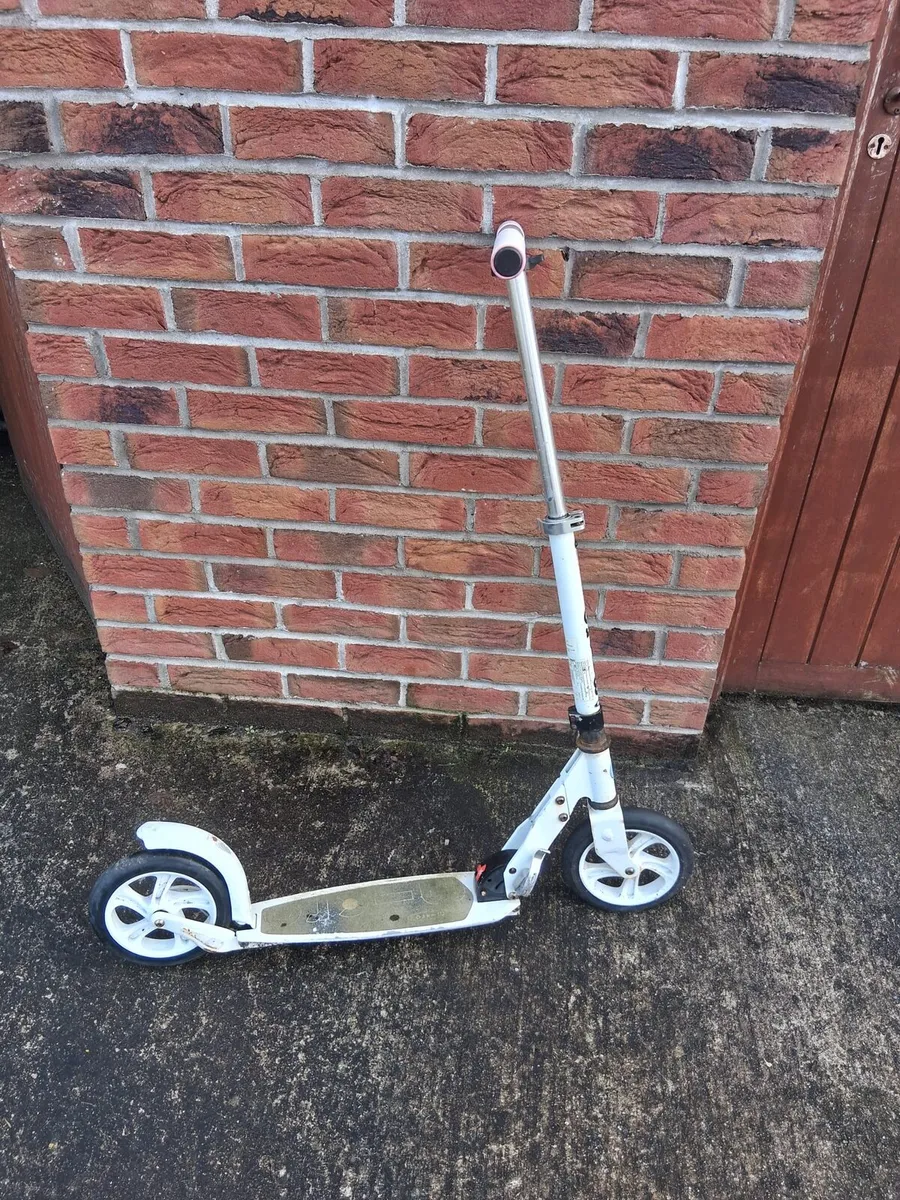 Scooter - Image 2