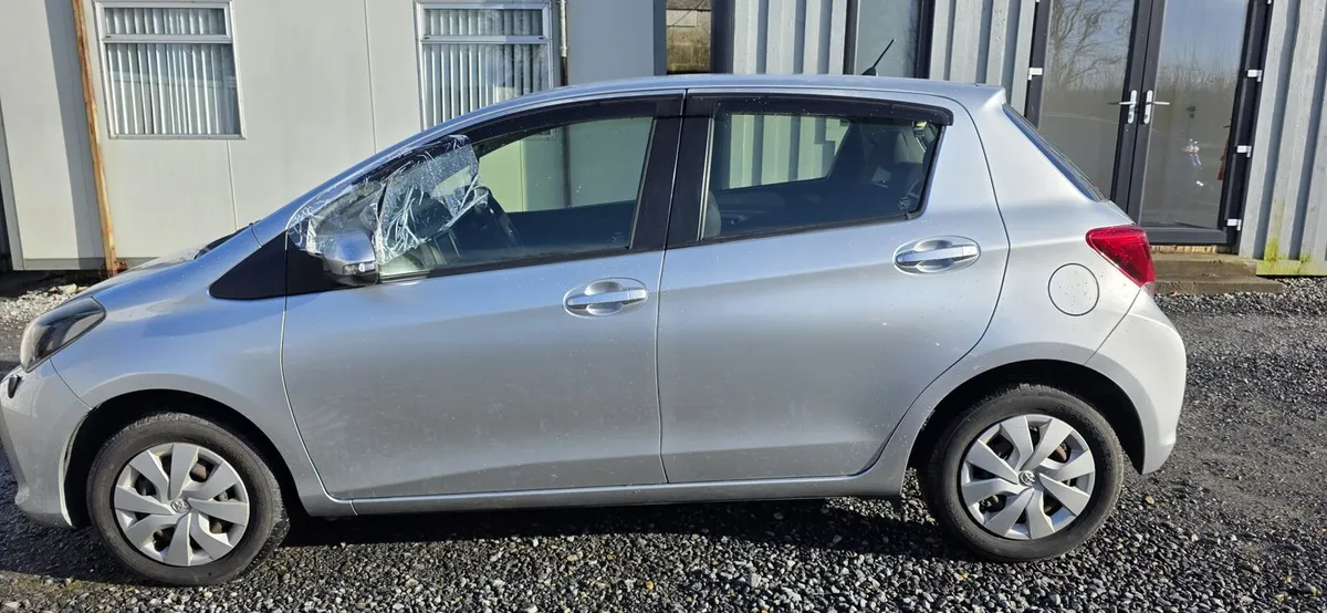 142 TOYOTA VITZ AUTO - Image 4