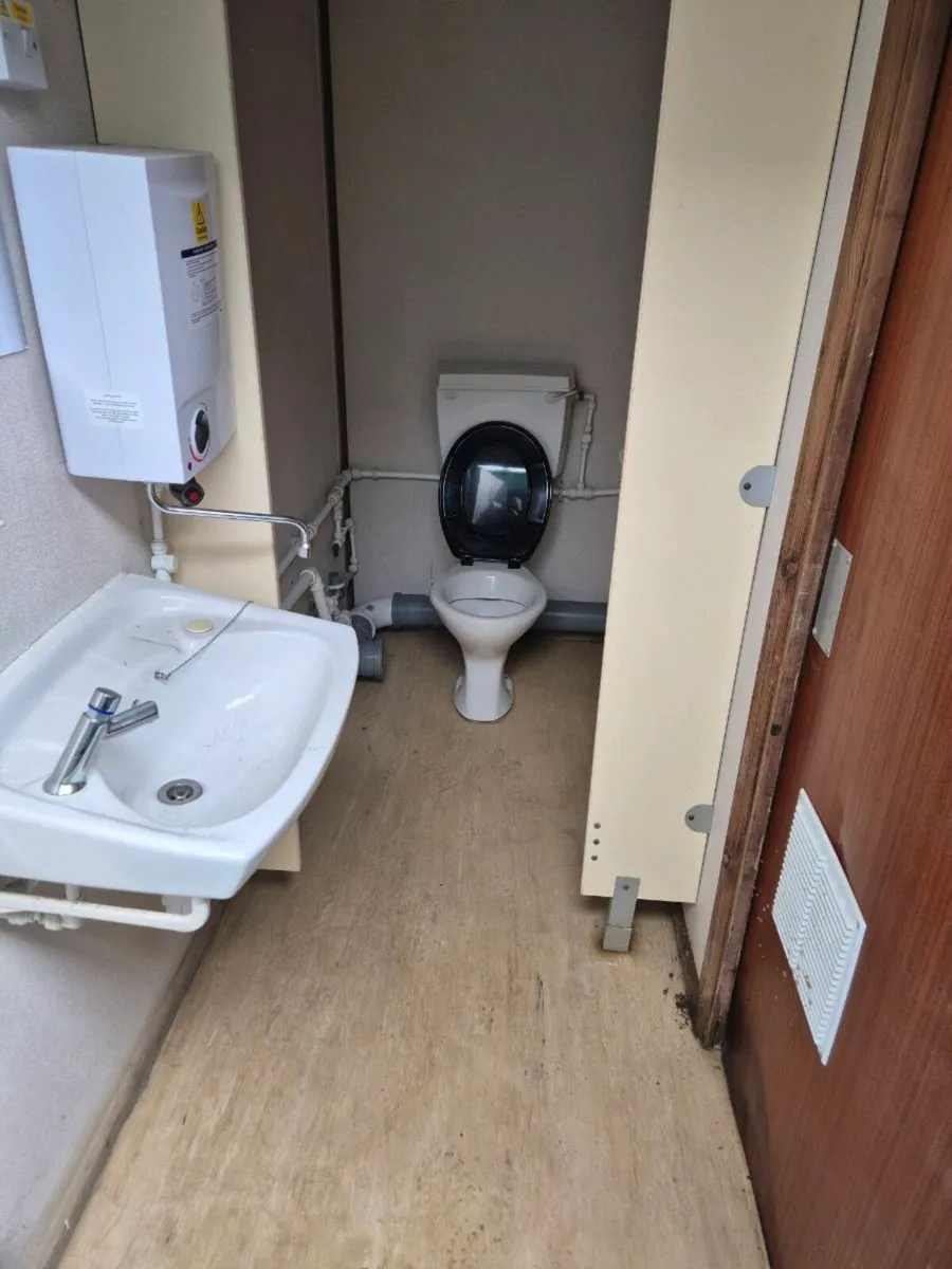 Toilet block - Image 4