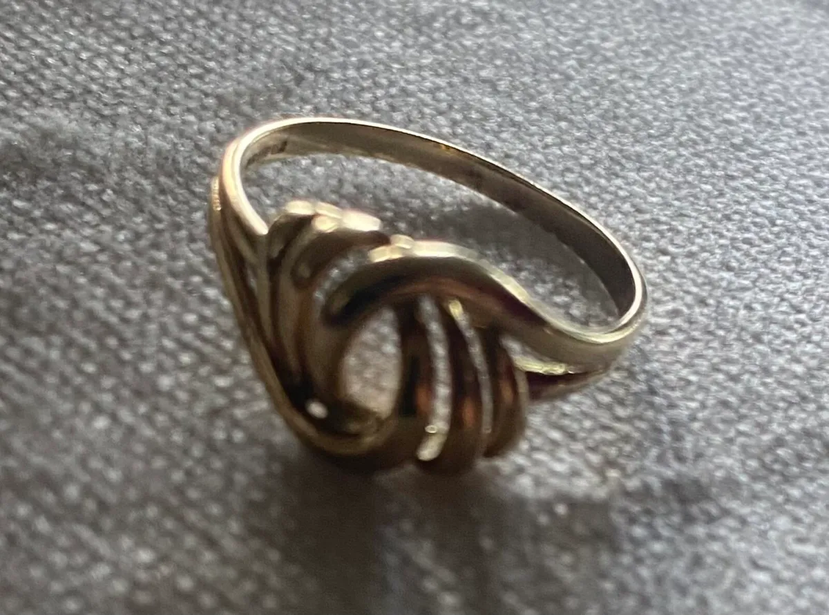 9 ct Gold Ring - Image 1