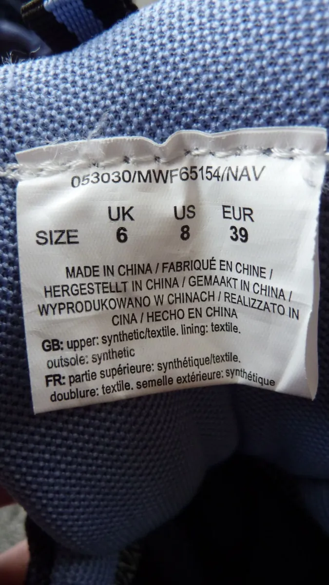 Women's walking boots - Image 2