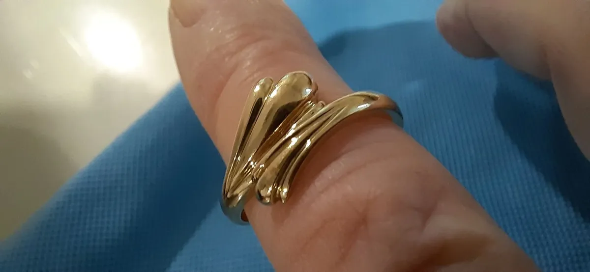 9ct gold ring - Image 1