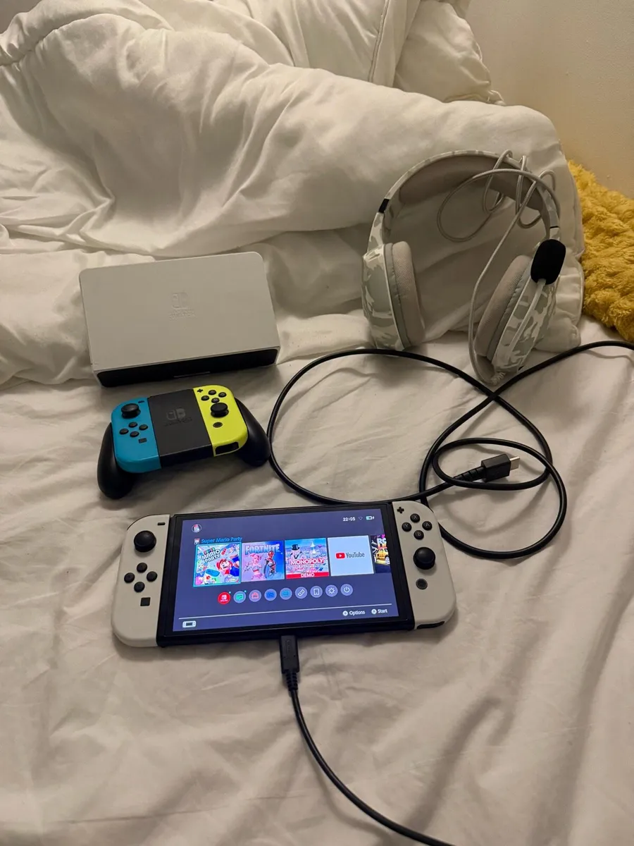 Nintendo switch - Image 1
