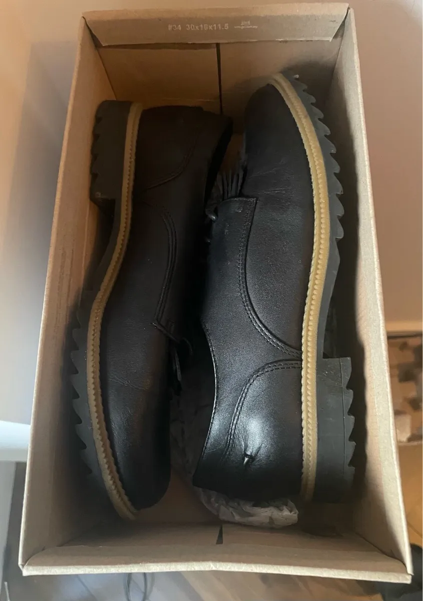 Clarks Size 39 - Image 2