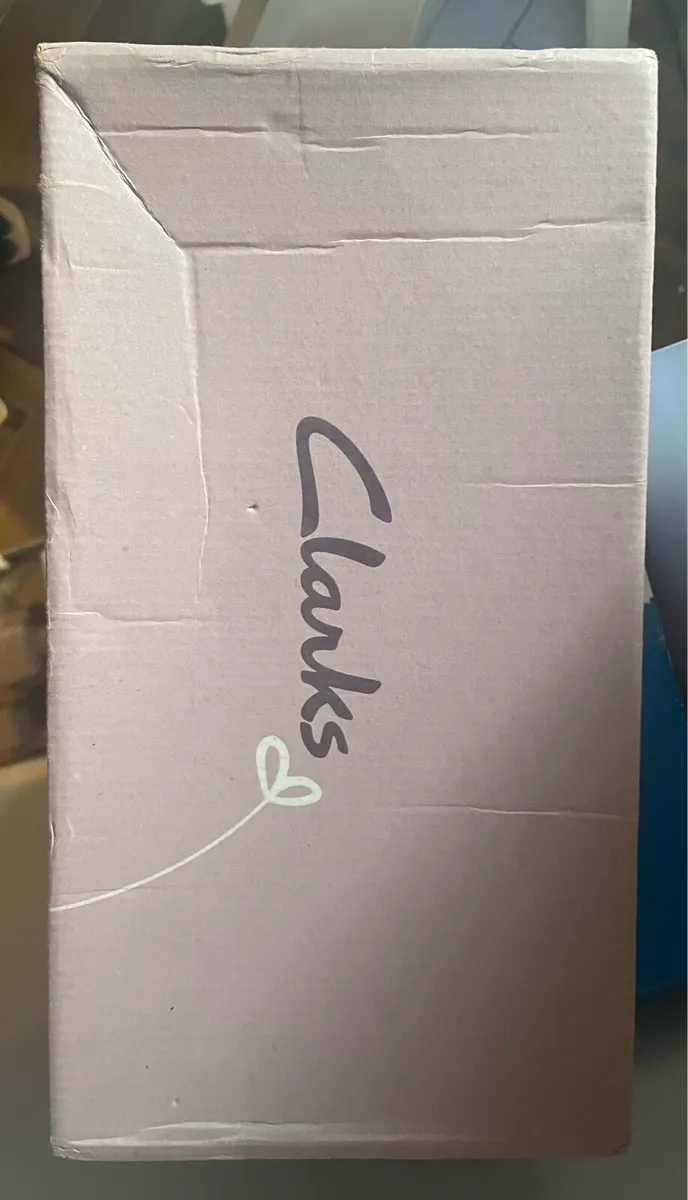 Clarks Size 39 - Image 4