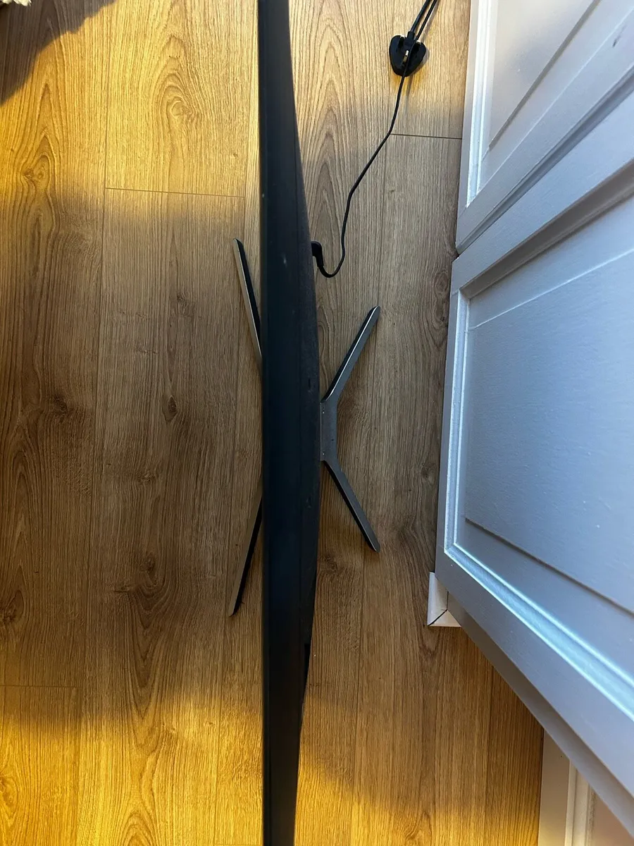 32” Samsung Smart TV - Image 3