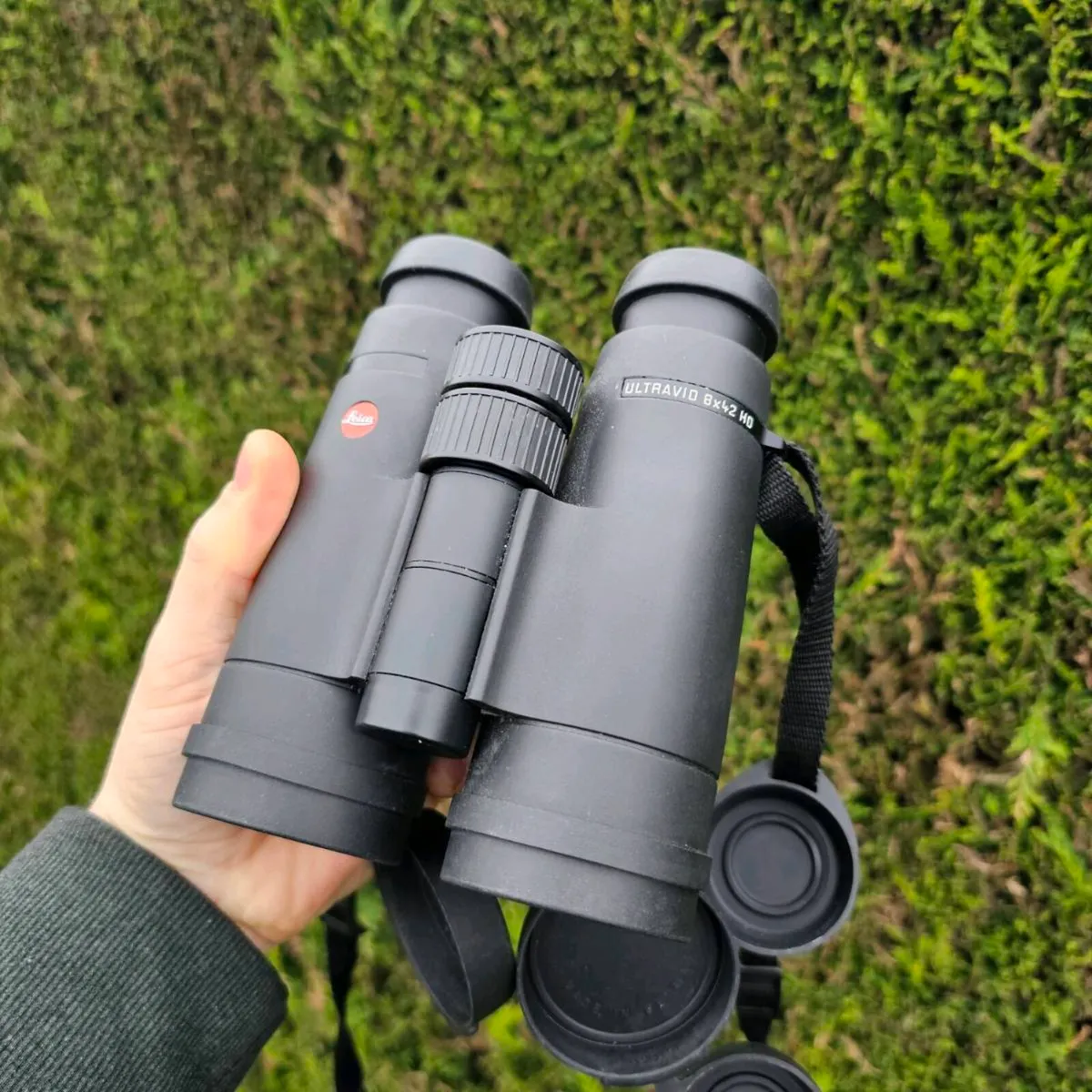 Hunters binoculars and spotting scopes