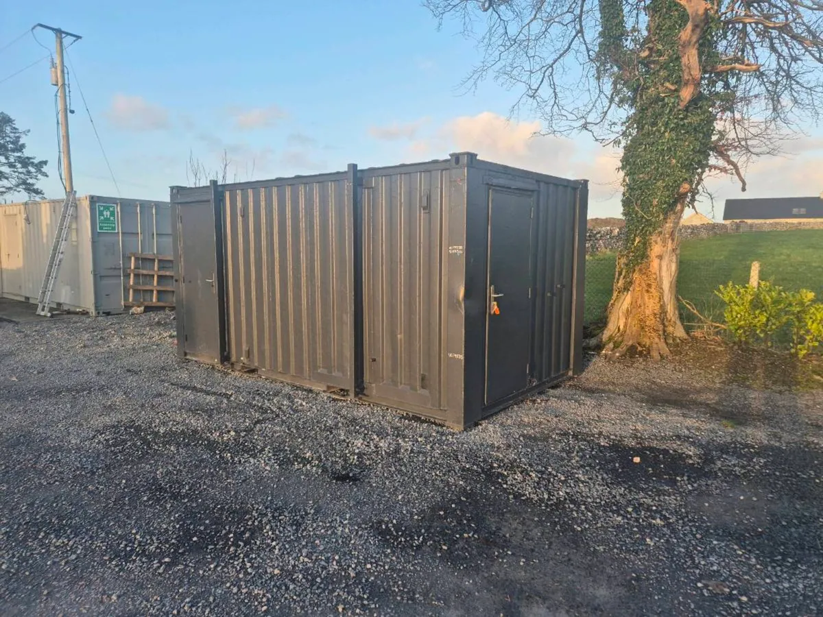 Toilet block - Image 1