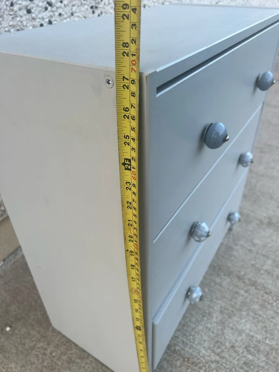 Chest of drawers - Image 1