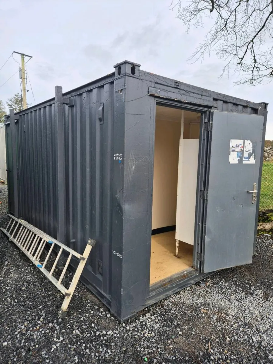 Toilet block - Image 2