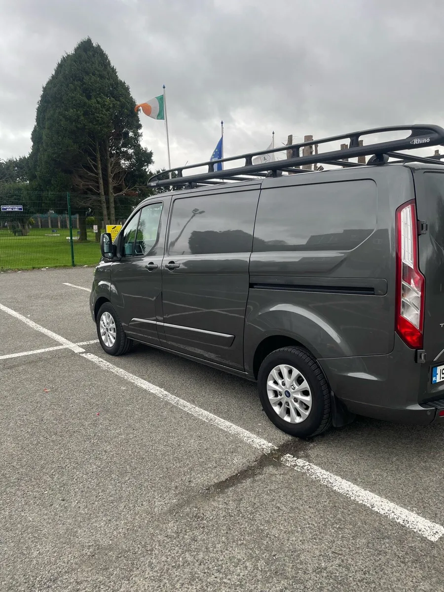 191 Ford Custom - Image 4