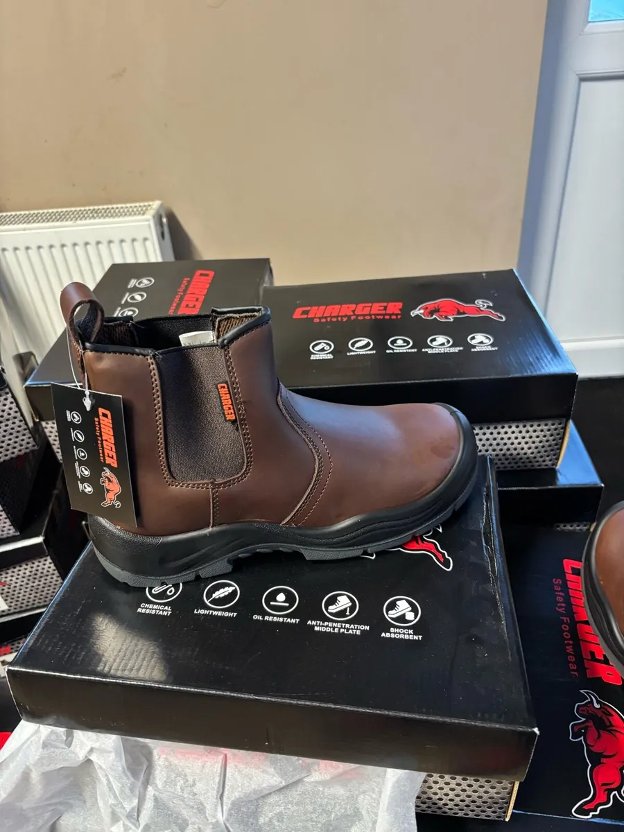 Men’s new safety boots sizes 8,9,10 and 11 - Image 1