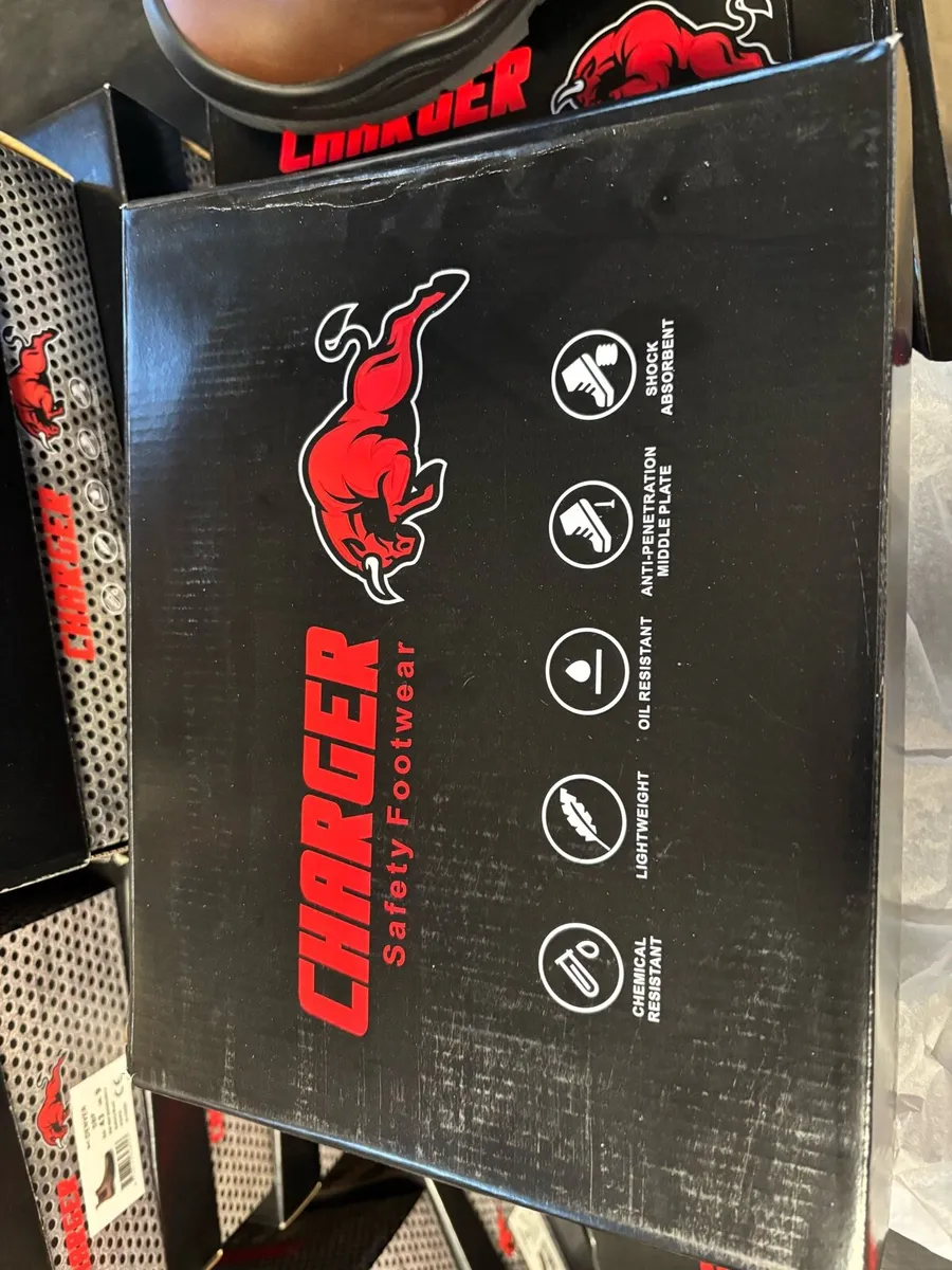 Men’s new safety boots sizes 8,9,10 and 11 - Image 2