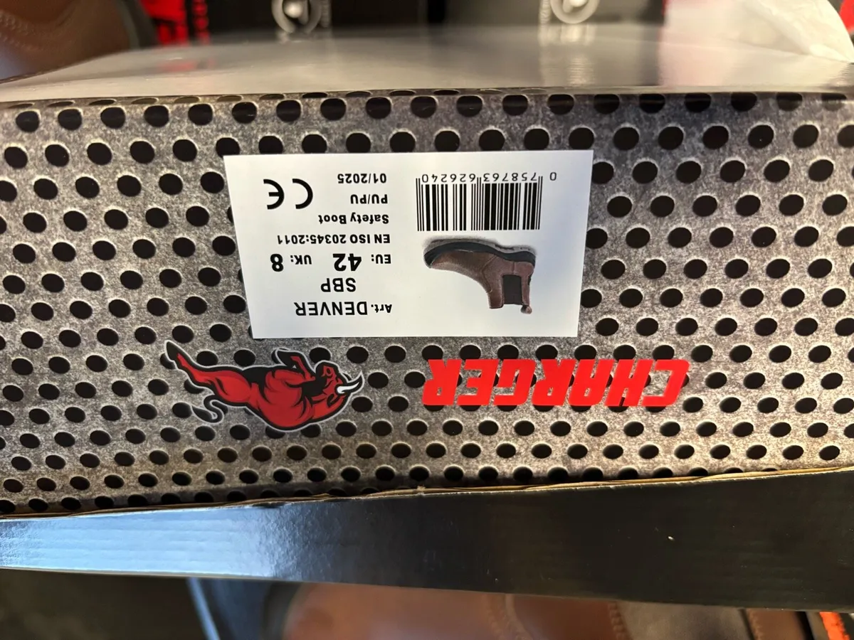 Men’s new safety boots sizes 8,9,10 and 11 - Image 3