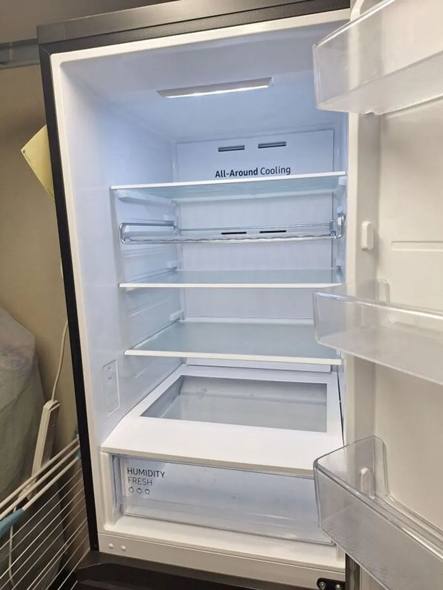 Samsung Fridge Freezer 344l Black - Image 2