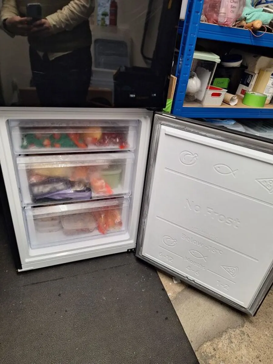 Samsung Fridge Freezer 344l Black - Image 3