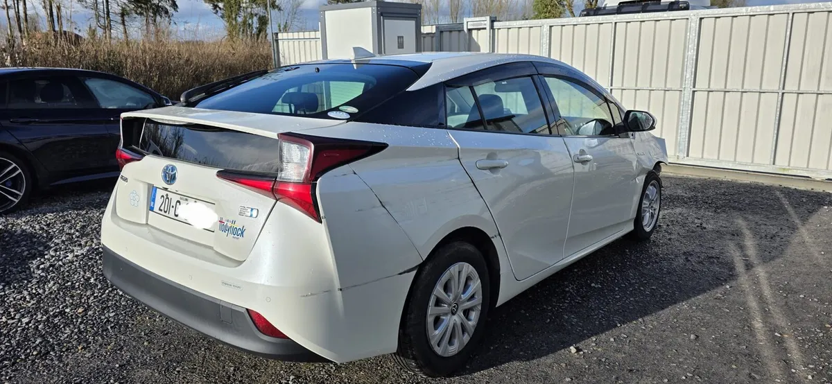 201 TOYOTA PIRUS HYBRID - Image 4