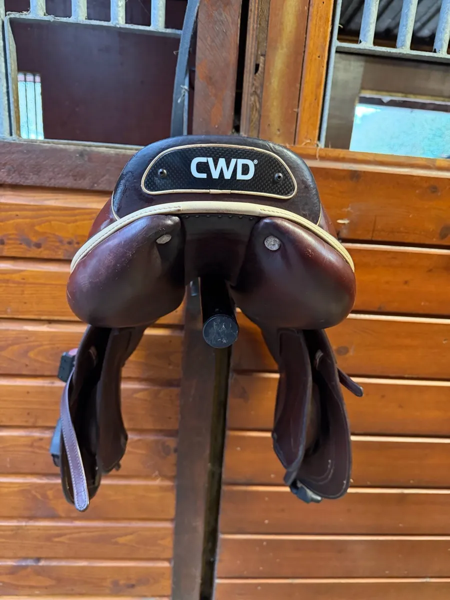 CWD 17” SE32 Jumping Saddle - Image 2