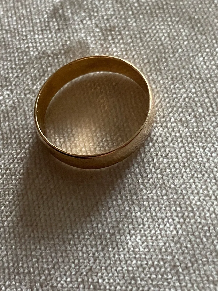 9ct Gold Band - Image 2