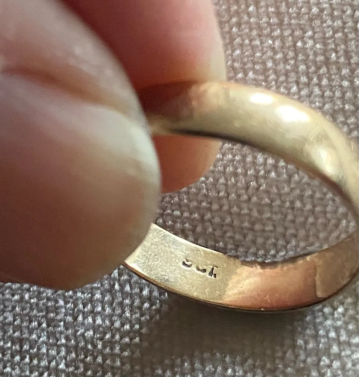 9ct Gold Band - Image 3