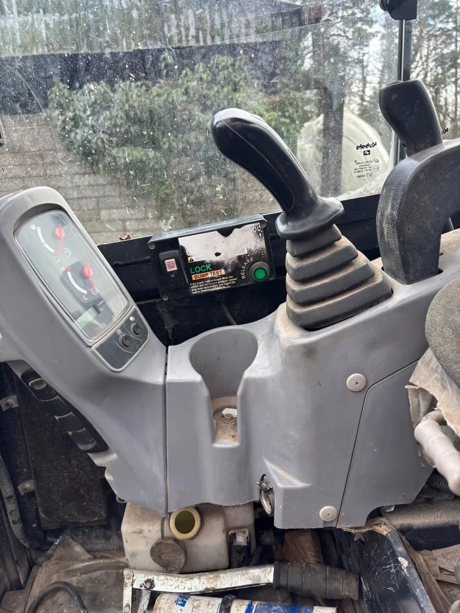 Mini digger - Image 2