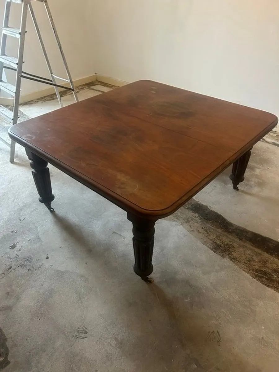 Extendable Solid Wooden Dining Table Vintage Style - Image 1