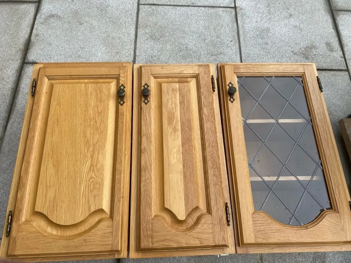 kitchen units and cabinets - Image 1