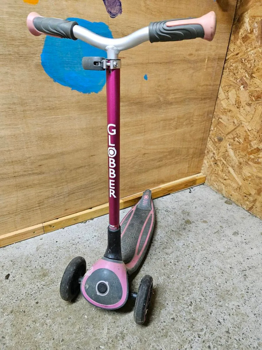 Pink Globber scooter - Image 2
