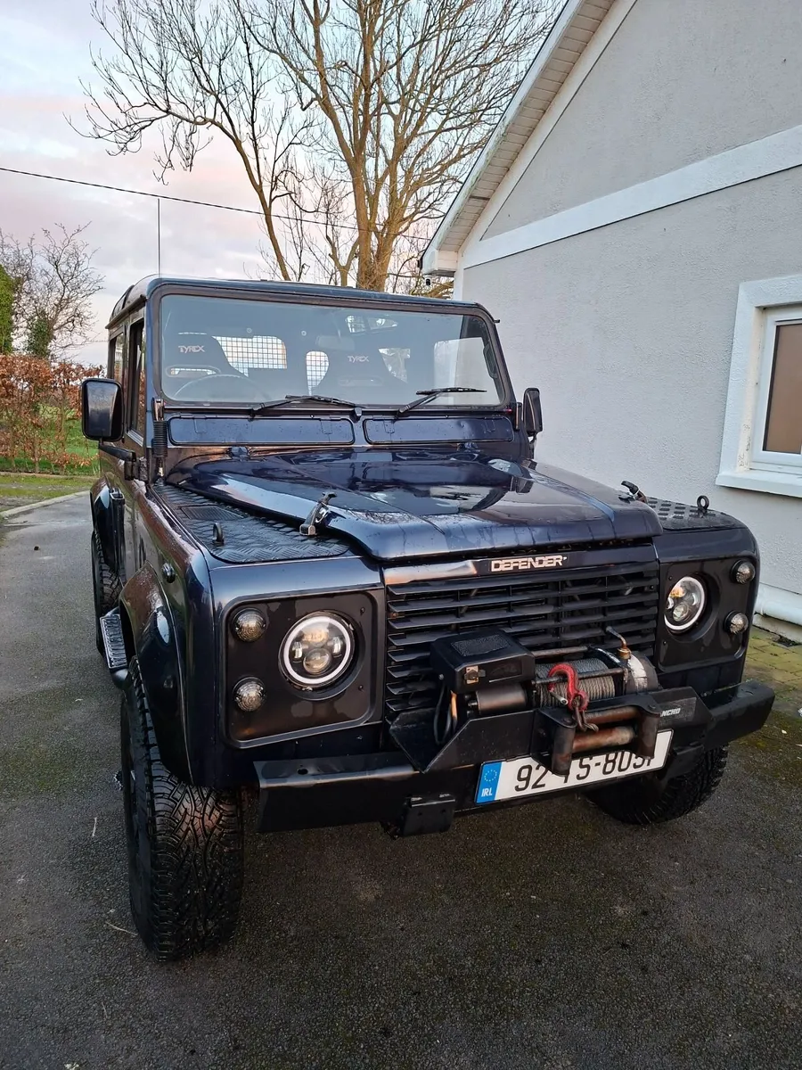 Land Rover Defender 1992 - Image 1
