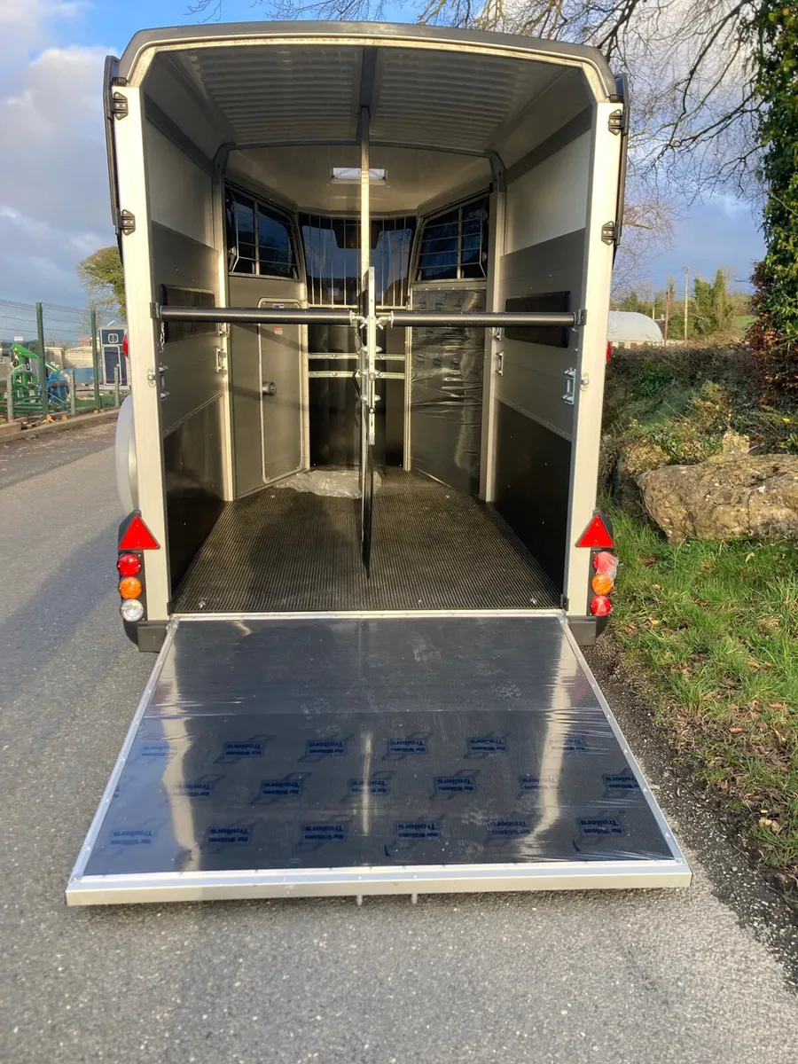 25 Ifor  Williams HBX511 Horsebox NO VAT - Image 3