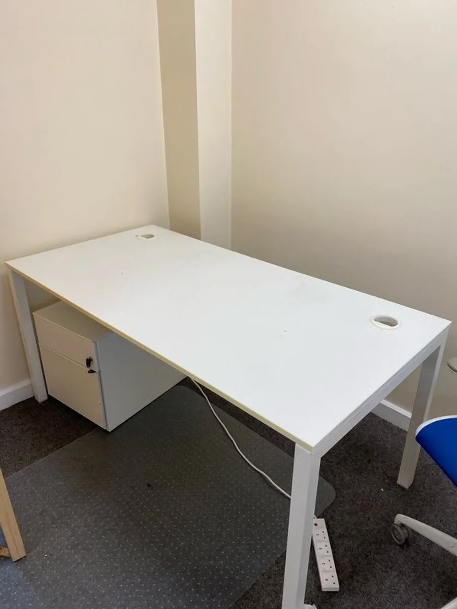 office desks - Image 1