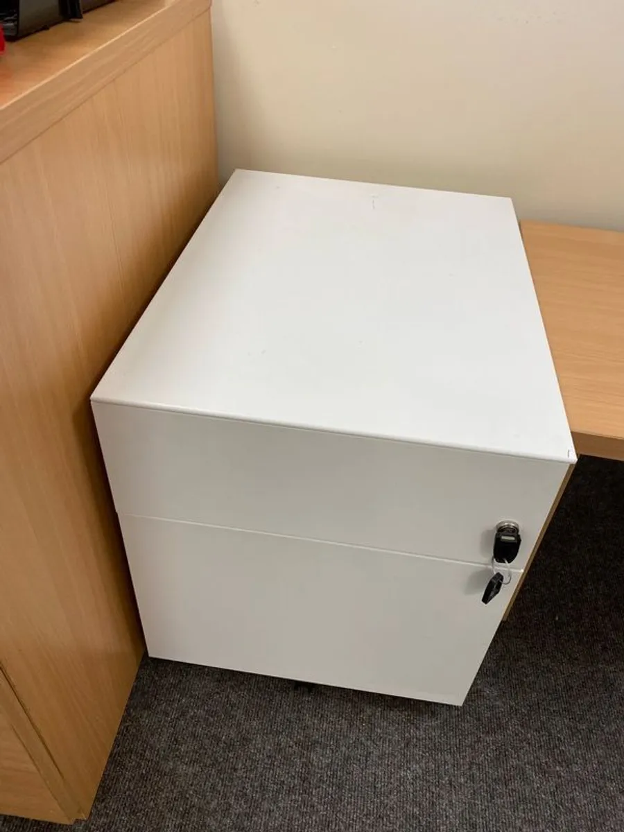 office desks - Image 3