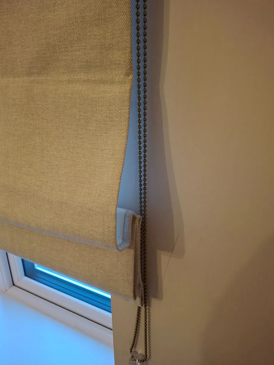 2 ROMAN BLINDS FROM HILLARYS (OFF WHITE) - Image 4