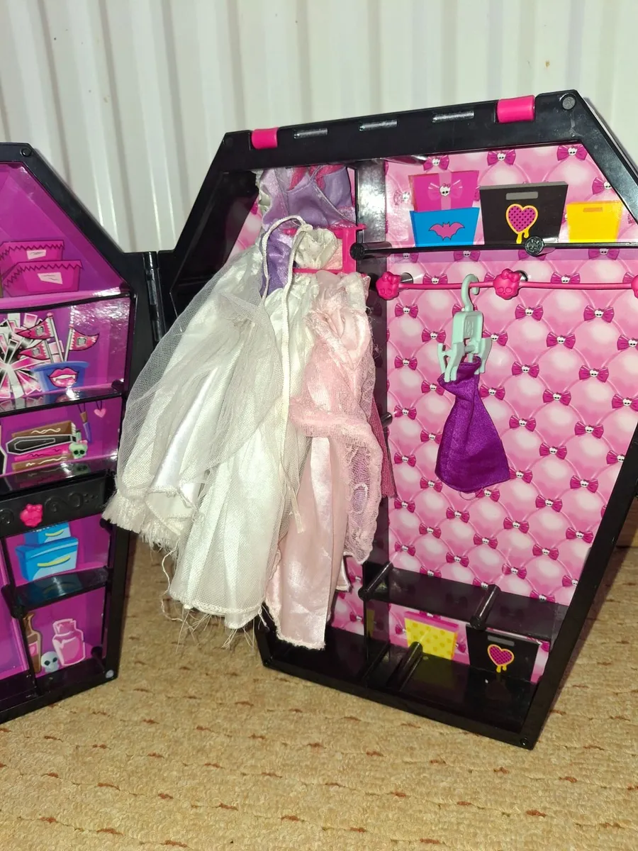 Dolls wardrobe & Accessories - Image 2