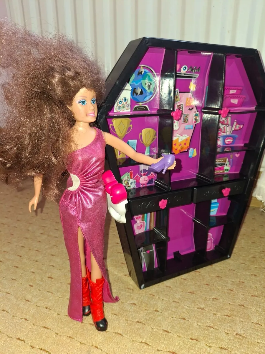 Dolls wardrobe & Accessories - Image 3