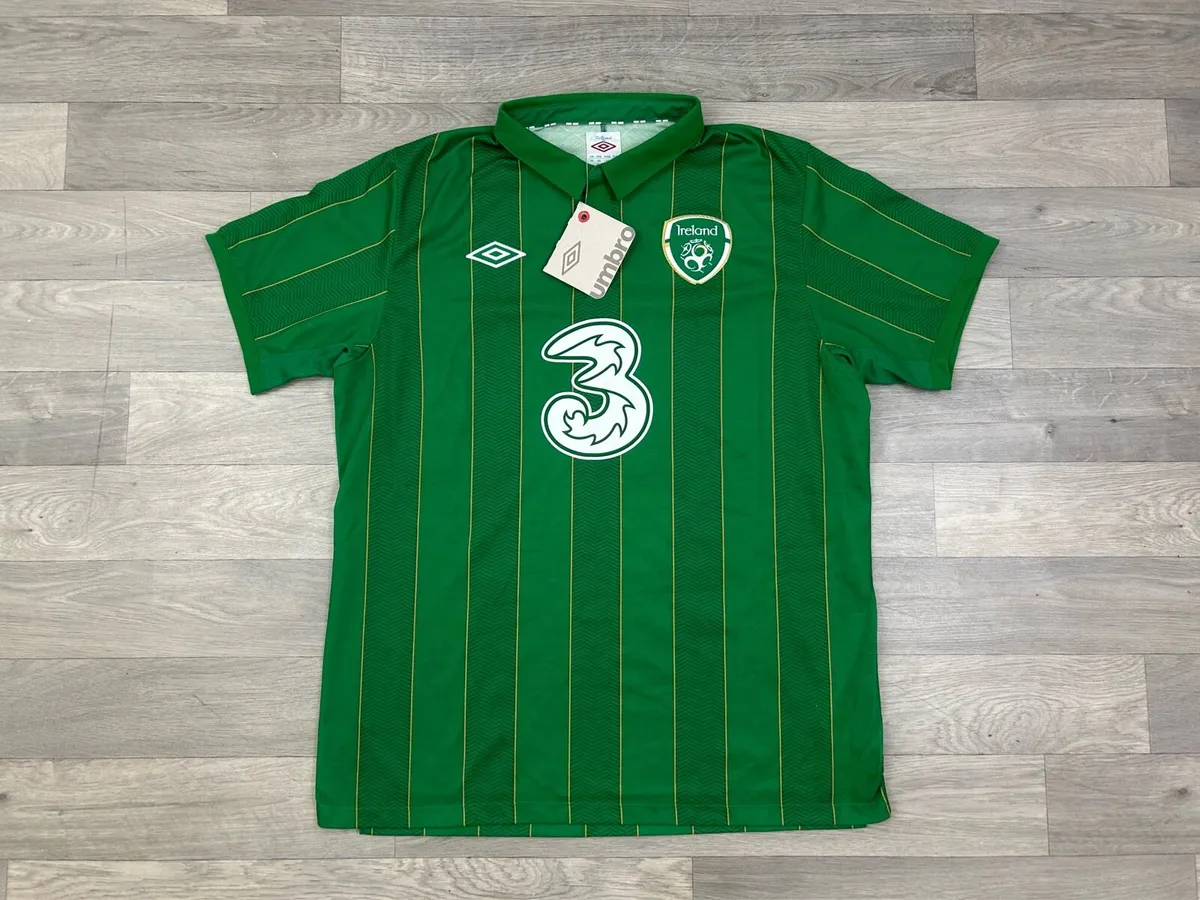 NEW Vintage Deadstock 2011 Umbro Ireland Jersey - Image 1