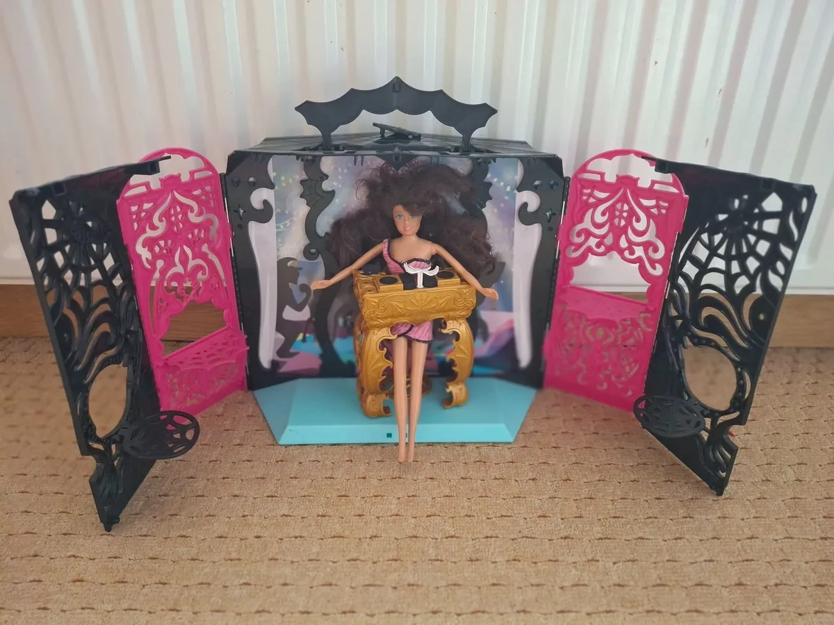 Doll with case - Image 1